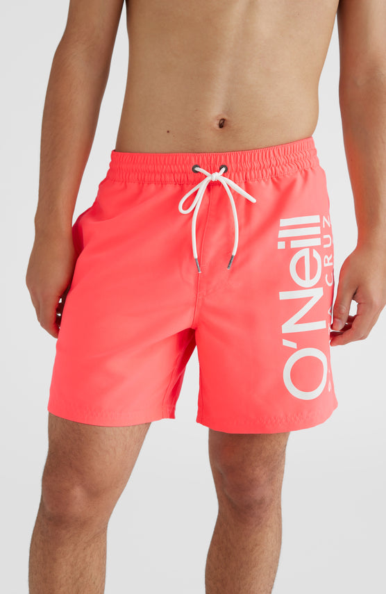 O'Neill Original Cali Schwimmhose für Herren, pink mit Logo-Print in Weiß, Vorderansicht am Model mit Kordelzug